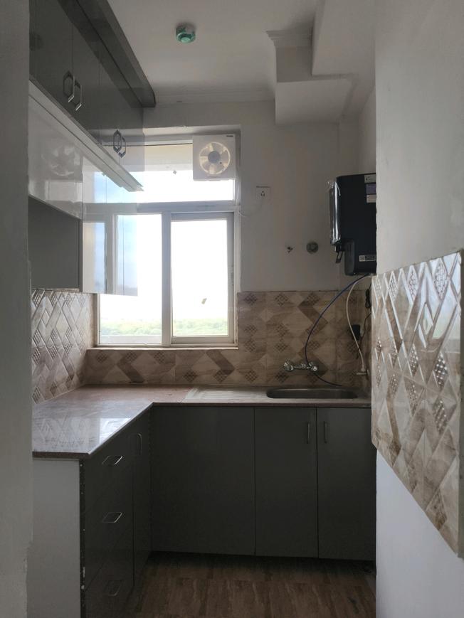 Amrapali Riverview - Image 11