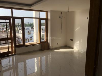 Gallery Cover Image of 2400 Sq.ft 3 BHK Independent Floor for buy in Ajabpur Kalan for 11000000