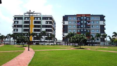 Gallery Cover Image of 915 Sq.ft 2 BHK Apartment for buy in Bhawrasla for 2600000