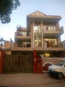 Building Image of Girls PG in Patel Nagar