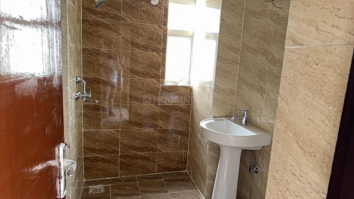 Amrapali Centurian Park - Image 9