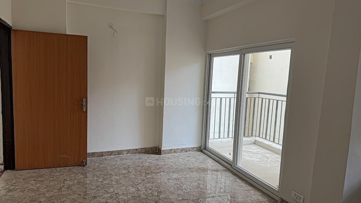 Amrapali Centurian Park - Image 4