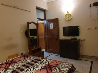 Gallery Cover Image of 550 Sq.ft 1 BHK Apartment for buy in Lig Flats, Sector 19 for 3500000
