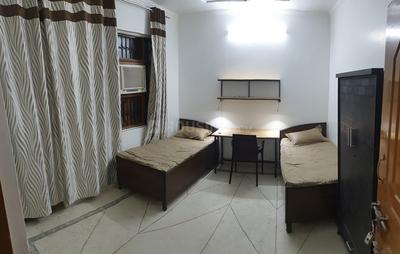 Bedroom Image of Sai Cottage PG in Shakarpur Khas