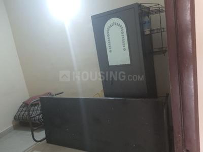 हेब्बल केंपपुरा में आरके बॉइज़ पीजी के बेडरूम की तस्वीर