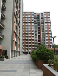 Gallery Cover Image of 1075 Sq.ft 2 BHK Apartment for buy in Shela for 4300000