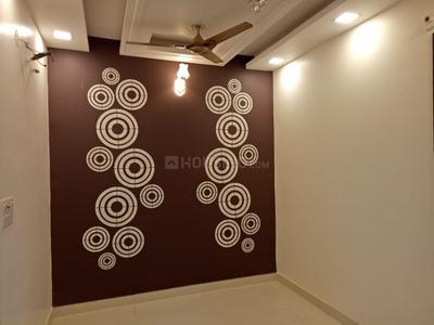 Gallery Cover Image of 560 Sq.ft 2 BHK Independent Floor for buy in Dwarka Mor for 3200000