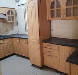 Gallery Cover Image of 800 Sq.ft 2 BHK Apartment for rent in Srijan Apartment, Sector 62 for 16000