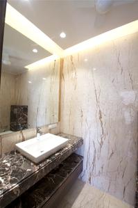 Gallery Cover Image of 2100 Sq.ft 3 BHK Apartment for buy in Chittaranjan Park for 38000000