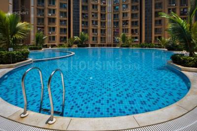 Gallery Cover Image of 910 Sq.ft 2 BHK Apartment for buy in Malad West for 15400000