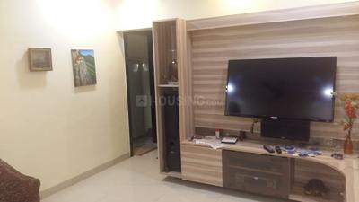 Gallery Cover Image of 920 Sq.ft 2 BHK Apartment for rent in Yashodham Complex, Goregaon East for 40000