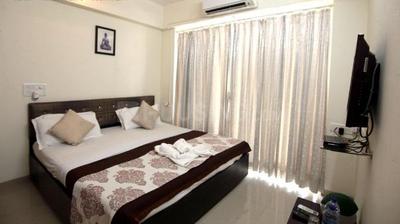 Gallery Cover Image of 785 Sq.ft 2 BHK Independent House for rent in Dadar West for 60000