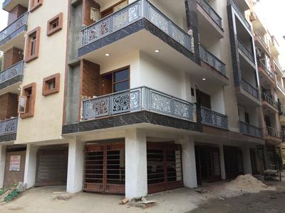 Gallery Cover Image of 900 Sq.ft 3 BHK Apartment for buy in Vasant Kunj for 6500000