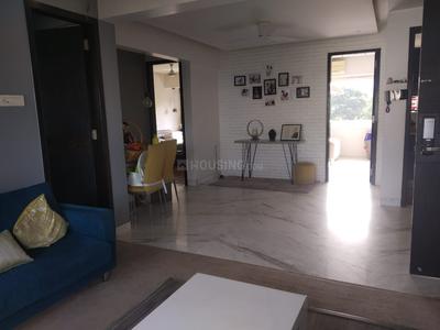 Gallery Cover Image of 1000 Sq.ft 2 BHK Apartment for rent in Khar West for 100000