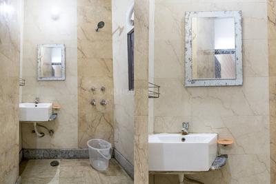 Common Bathroom Image of Oyo Life Del2154 East Of Kailash in Garhi