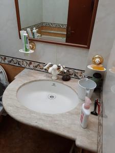 Gallery Cover Image of 1500 Sq.ft 2 BHK Apartment for buy in Bandra East for 55000000