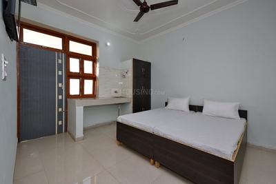 Bedroom Image of Oyo Life Grg1191 in Sector 33
