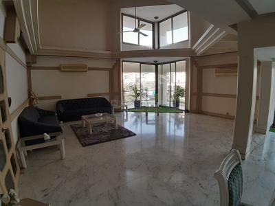 Gallery Cover Image of 5400 Sq.ft 5 BHK Independent Floor for buy in Juhu for 200000000