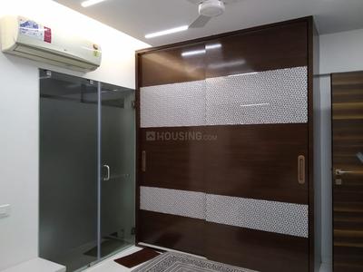 Gallery Cover Image of 1050 Sq.ft 3 BHK Apartment for buy in Malad West for 25000000