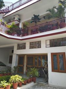 5+ BHK Independent House