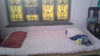 राजा बाज़ार में बसक के बेडरूम की तस्वीर
