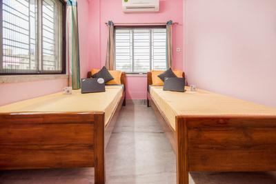Bedroom Image of Oyo Life Kol1293 in Mukundapur