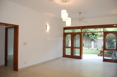 Gallery Cover Image of 2000 Sq.ft 3 BHK Independent Floor for buy in Defence Colony for 55000000