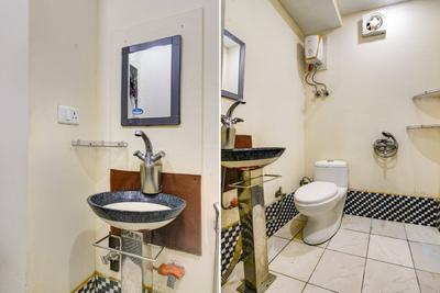 Bathroom Image of Oyo Life Ol_grg1998 in Sector 46