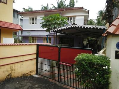 Gallery Cover Image of 1500 Sq.ft 4 BHK Independent House for buy in Vellimadukunnu for 6500000