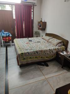 Gallery Cover Image of 1200 Sq.ft 3 BHK Apartment for buy in Arun Vihar, Sector 37 for 7600000