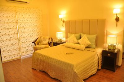 Gallery Cover Image of 1695 Sq.ft 3 BHK Apartment for buy in Vrindavan Yojna for 5850000