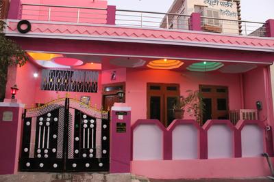 Gallery Cover Image of 900 Sq.ft 3 BHK Independent House for buy in Ghati Karolan for 3700000