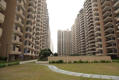 Gallery Cover Image of 955 Sq.ft 2 BHK Apartment for buy in Omicron I Greater Noida for 3200000