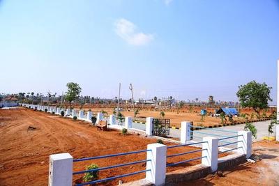 Gallery Cover Image of Sq.ft Residential Plot for buy in Nanakram Guda for 15600000