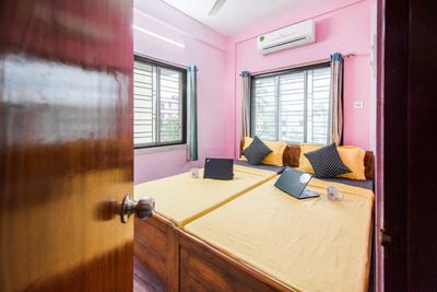 Bedroom Image of Oyo Life Kol1293 in Mukundapur
