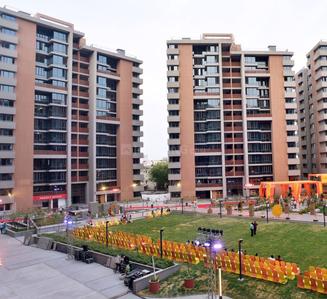 Gallery Cover Image of 2403 Sq.ft 3 BHK Apartment for buy in Thaltej for 15138900
