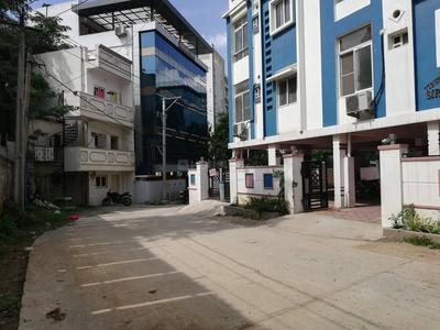 Gallery Cover Image of 2700 Sq.ft 3 BHK Apartment for buy in Madhapur for 21600000