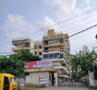 Gallery Cover Image of 1000 Sq.ft 2 BHK Apartment for rent in Geeta Niwas Society, Sector 48 for 10000