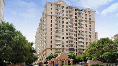 Gallery Cover Image of 1330 Sq.ft 3 BHK Apartment for rent in Wellington Estate, DLF Phase 5 for 75000