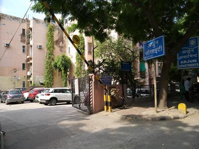 Gallery Cover Image of 900 Sq.ft 2 BHK Apartment for rent in Arjun Appartment, Vikaspuri for 27000